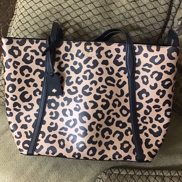 kate spade Handbags - Kate Spade Tan/Black Leopard Print Leather Tote Pocket book Handbag GUC